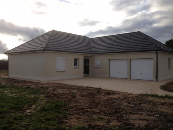 maison plain pied en L avec double garage à Cosnac